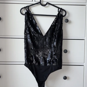 Svart paljettbody - Never used 