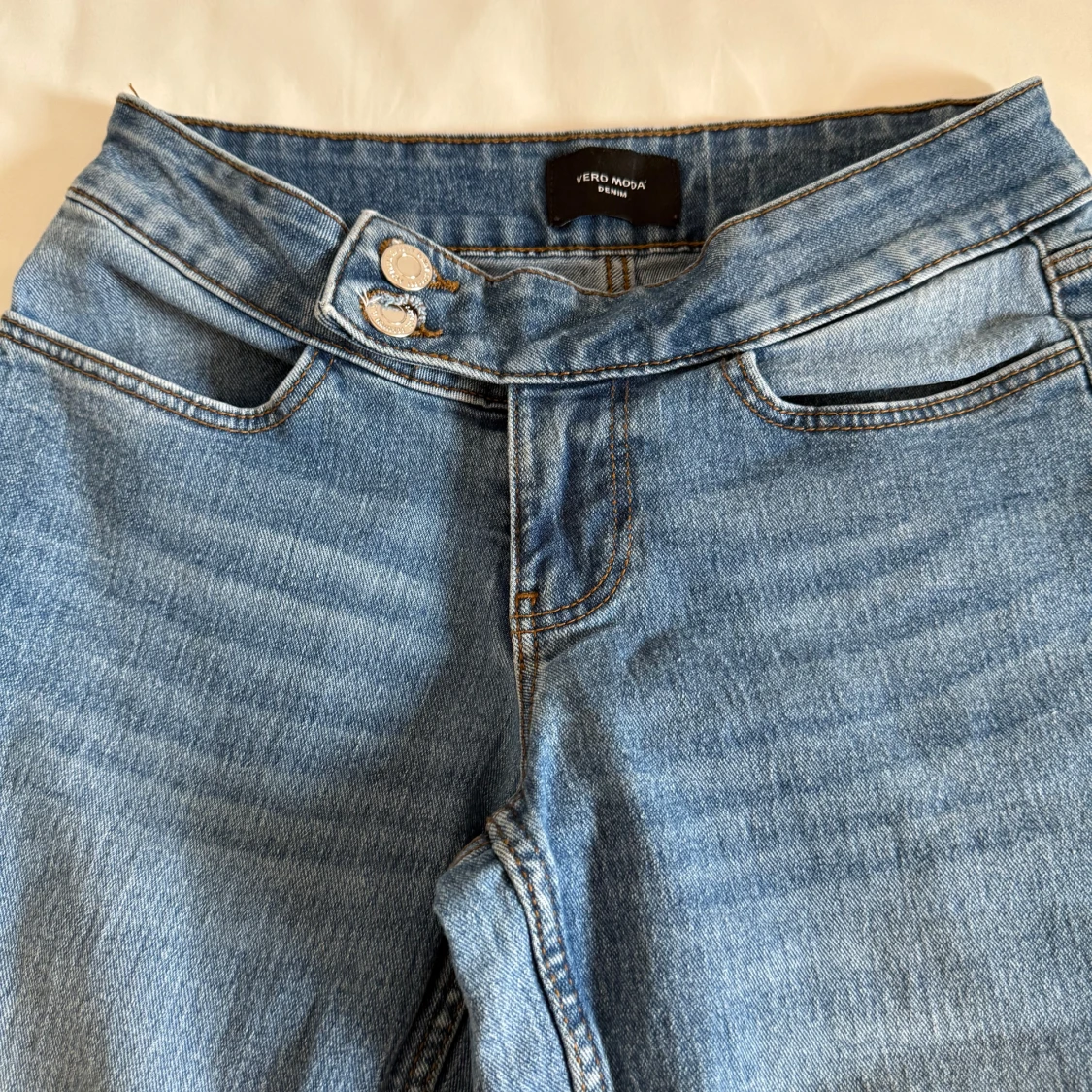 Blå bootcut jeans från Vero Moda - 1