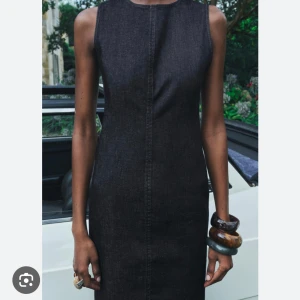 Denimklänning från zara - Jättefin denimklänning från zara❤️ använd väldigt få gånger