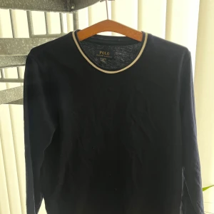 Mörkblå mjukisbyxor och tröja från Polo Ralph Lauren - Mörkblå byxa och tröja från PRL