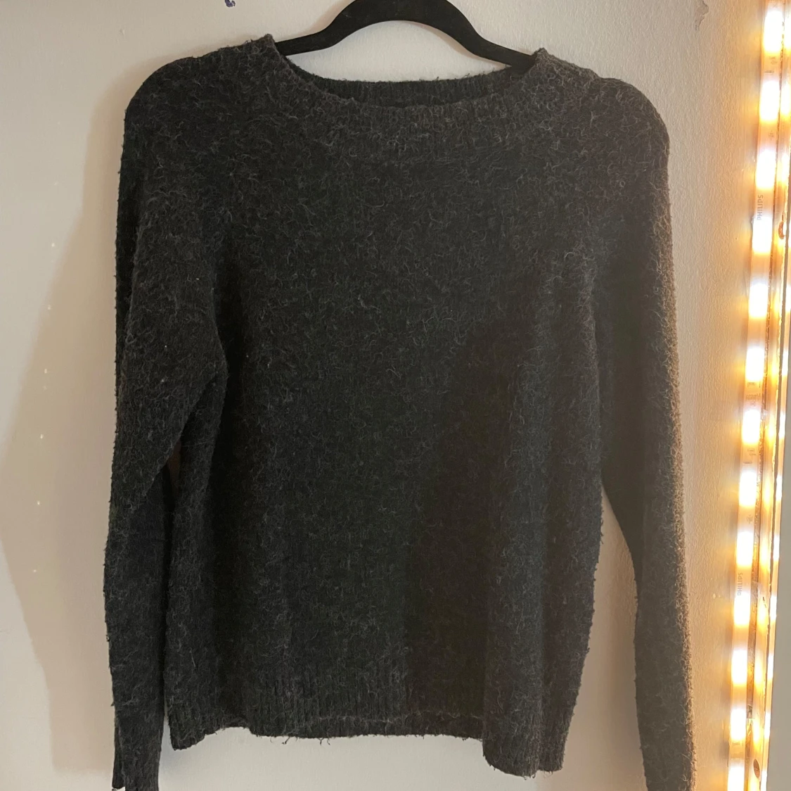 Mörkgrå stickad tröja från Vero Moda