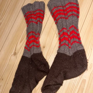 Villasukat - Ruskeat villasukat. Käytetty pari kertaa. Koko 39. Kissatalous MMM, voin mittailla tarvittaessa. Mikäli hinta ei miellytä tarjoa rohkeasti Katsothan myös muut ilmoitukseni!!