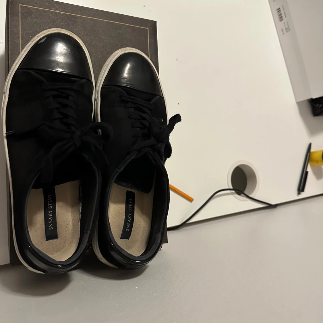 Svarta sneakers från Sneaky Steve - 4