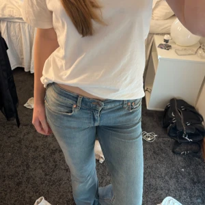 Lågmidjade jeans  - Säljer ett par jeans från Gina som jag själv har sytt ner till lågmidjade💕