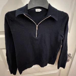 half zip från Filippa K - mer som en S och inte M, super bra skick 