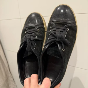 Lanvin cap toe - Säljer ett par lanvin i storlek 40,5, har du frågor eller vill ha fler bilder tveka inte på o höra av dig😊😊