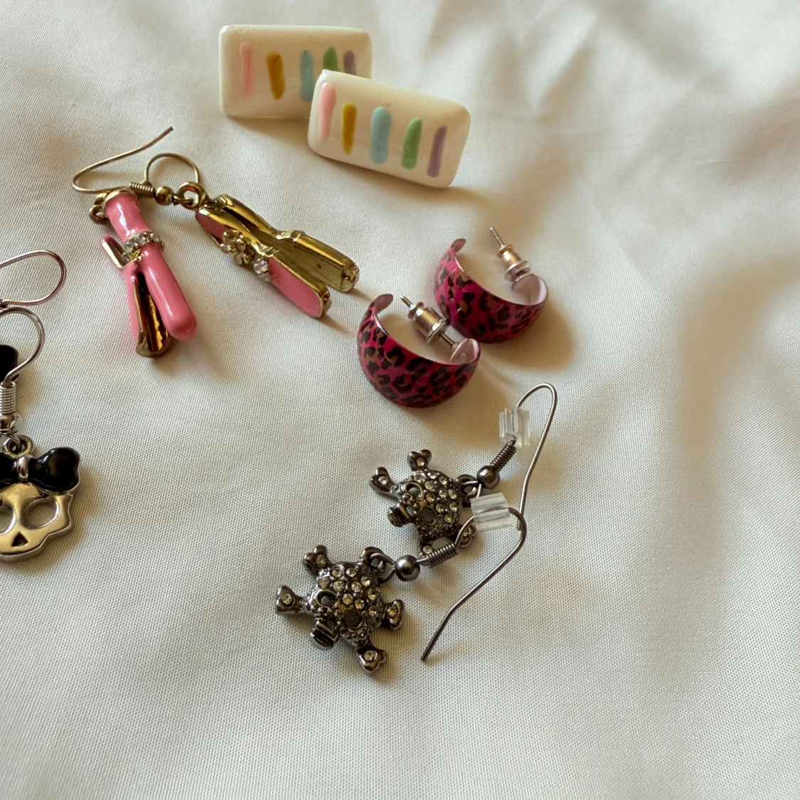 Färgglada örhängen i olika stilar - 2