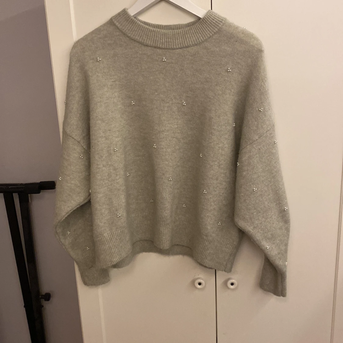 Grå stickad tröja från H&M