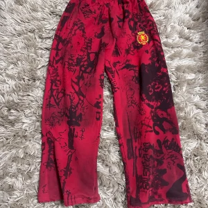 Skater pants - OBS R🛑P Bästa batchen som finns, köpte det 2023 så den ser använd ut. Taggen är lite fadeat.