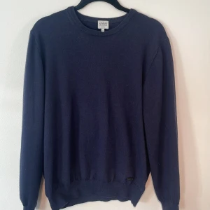 Blå stickad tröja - Snygg Armani tröja som är stickad. Pris kan diskuteras