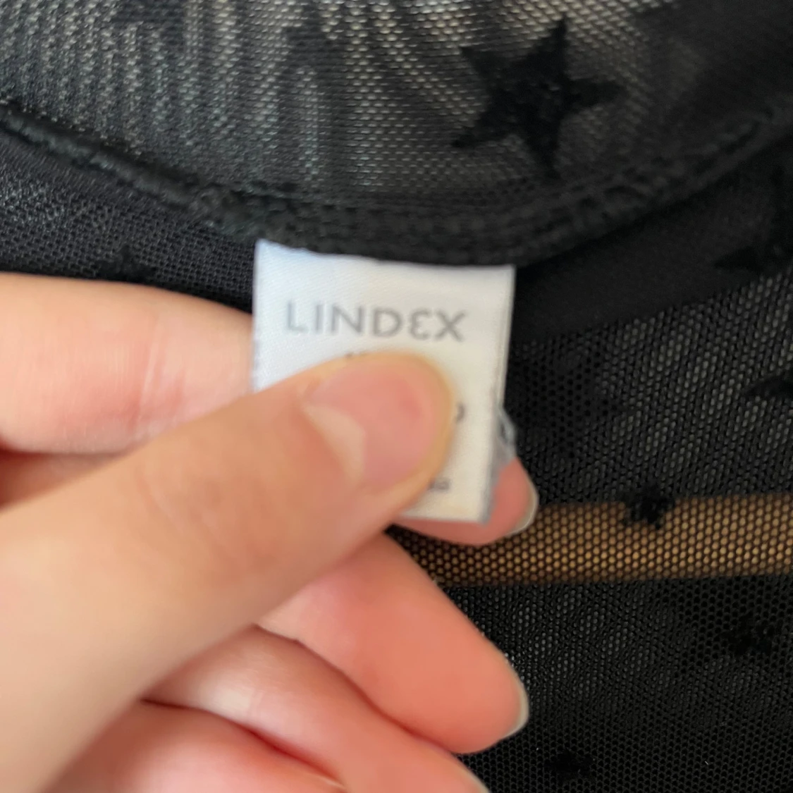 Svart mesh topp med stjärnor från Lindex - 2