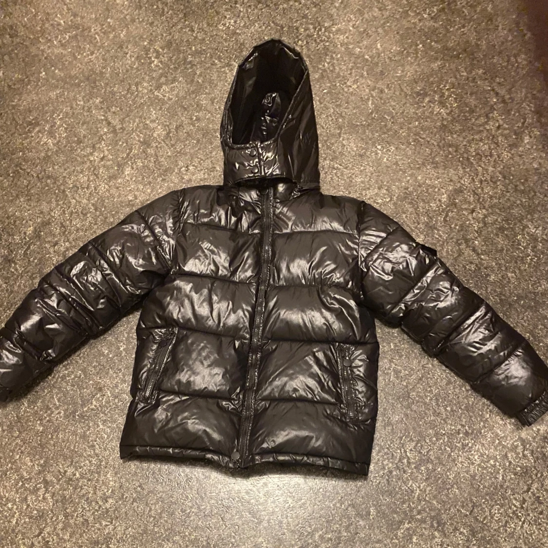 Svart pufferjacka från Moncler