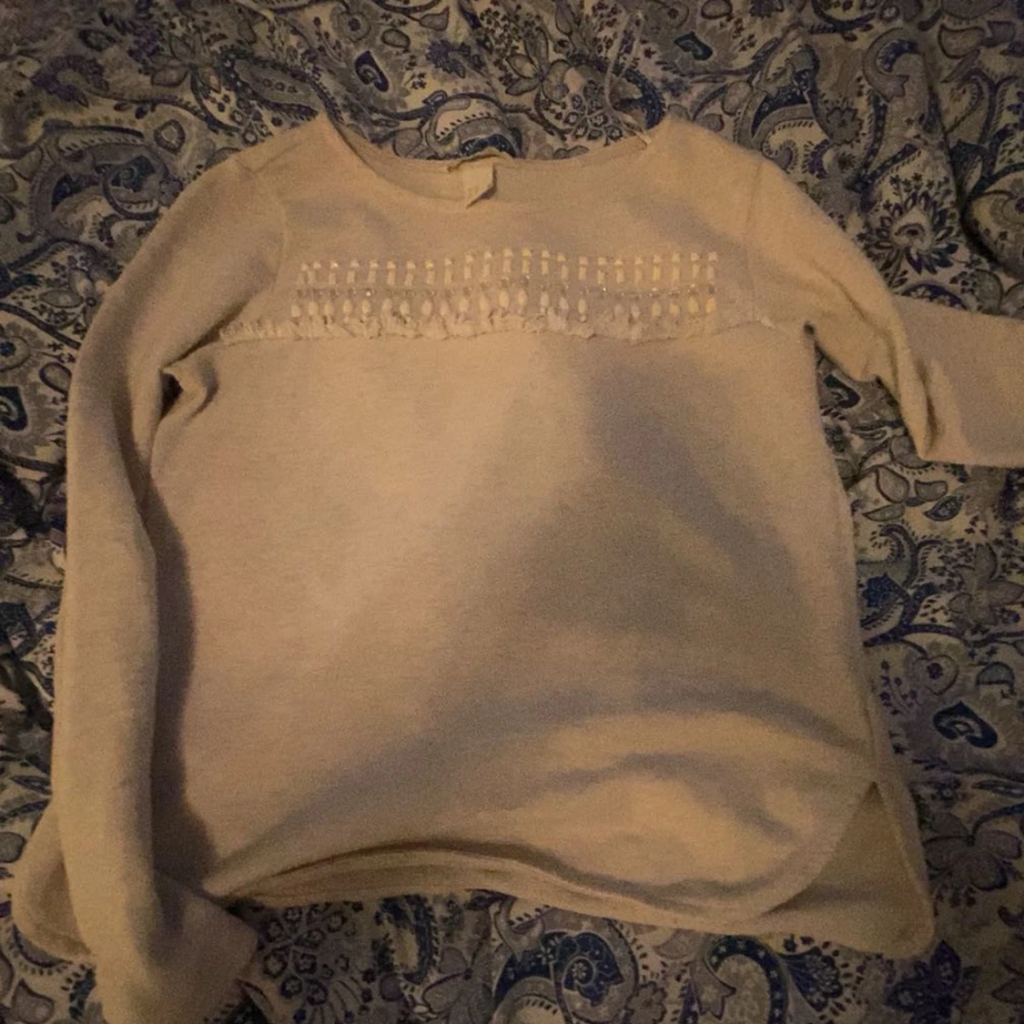 Beige tröja med pärldetaljer H&M XS