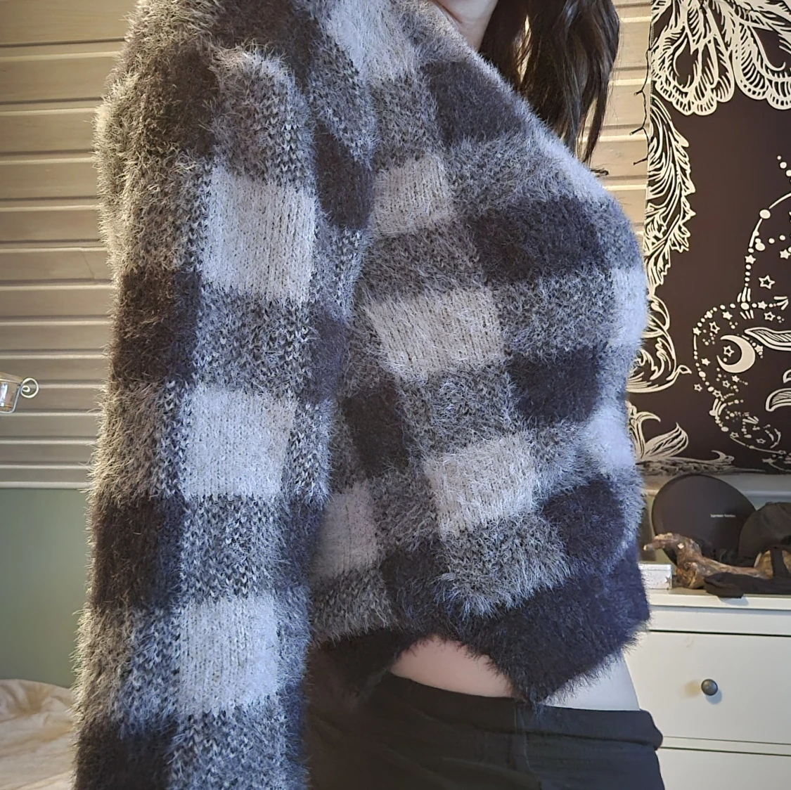 Rutig fluffig kofta i svart och grått - 1