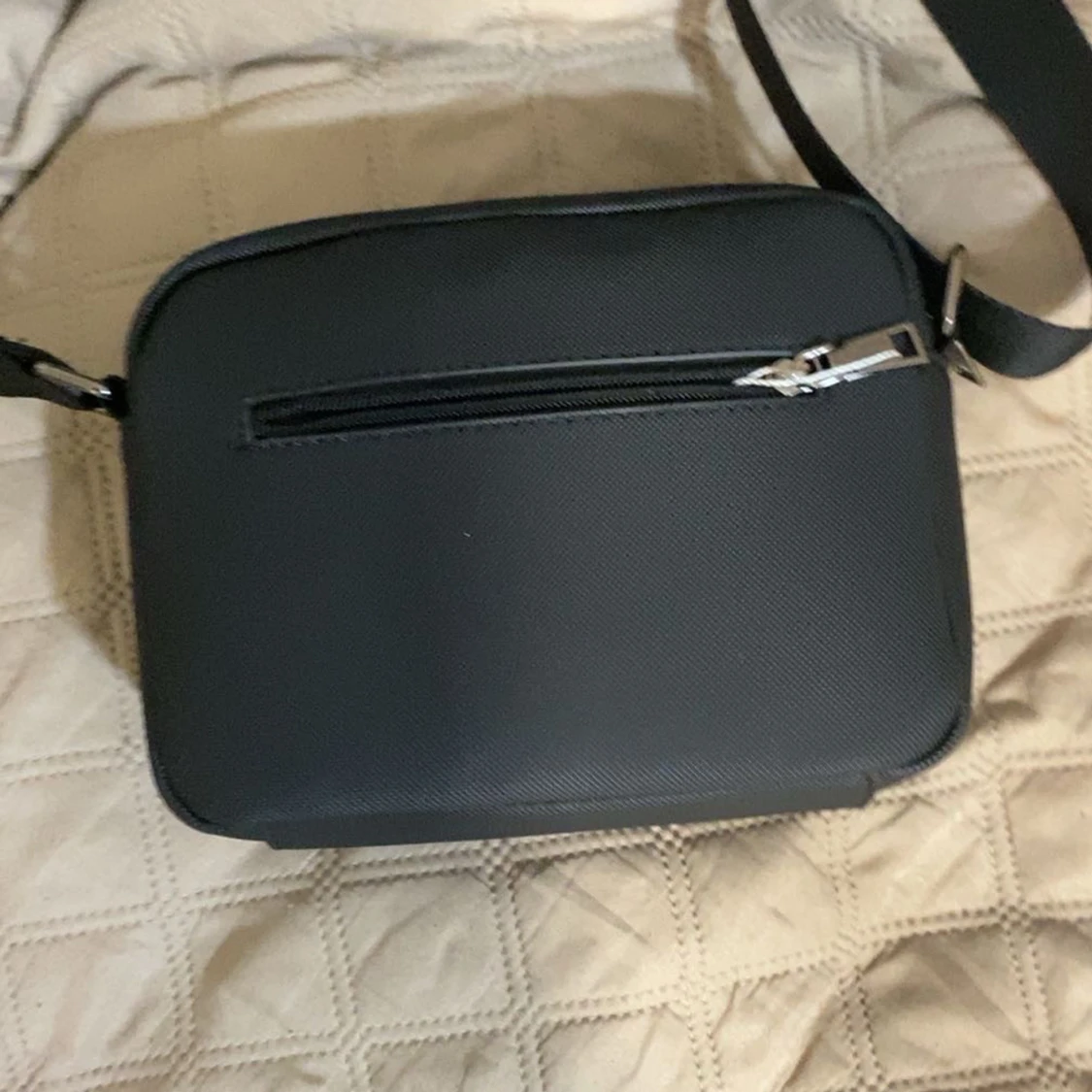 Svart axelväska från Lacoste - 2