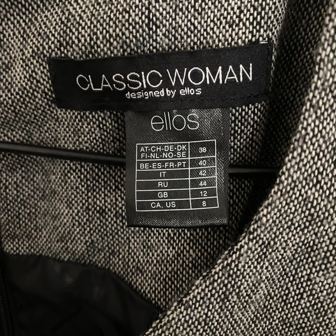 Grå fodralklänning från Ellos - 2