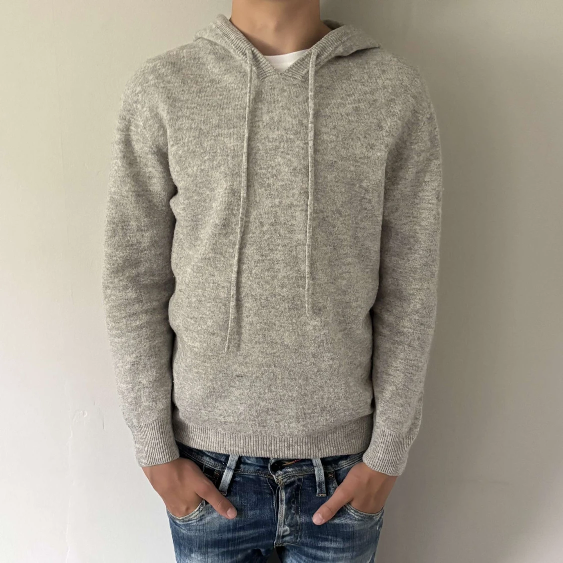 Ljusgrå merinoull hoodie - 1