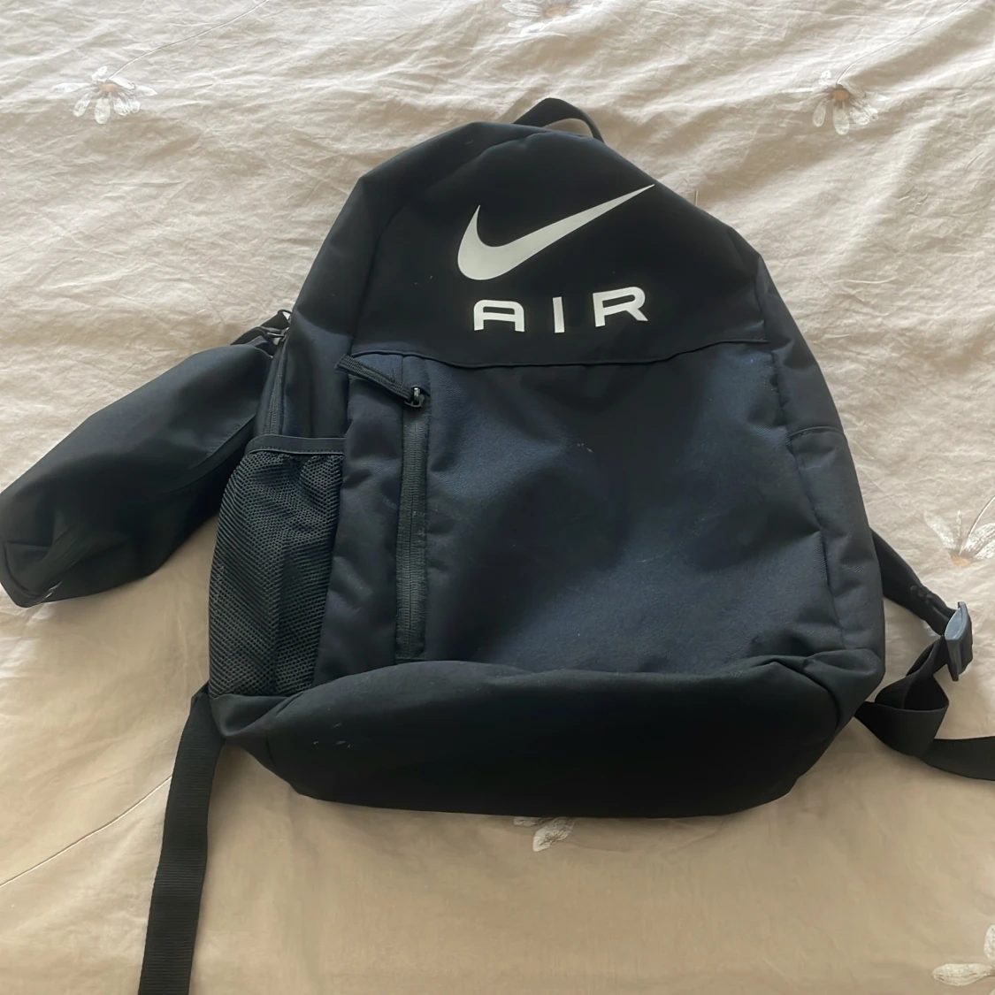 Svart Nike Air ryggsäck med pennfack