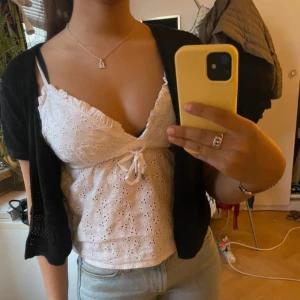Svart bolero  - Säljer en jättefin svart bolero från Primark i storlek S 💕