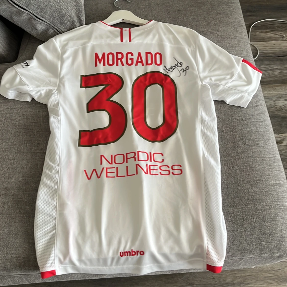 Degerfors match bärd tröja! Med morgados signatur som ni ser på bild 5 storlek M - 2