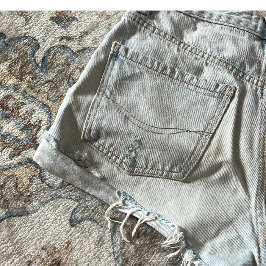 Ljusblå jeansshorts från Pull&Bear - 2