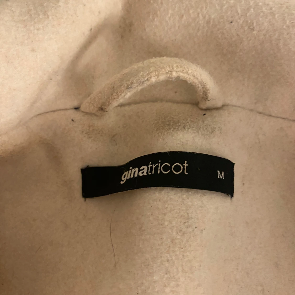 Beige kappa från Gina Tricot - 1