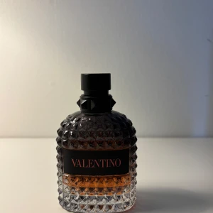 Valentino coral fantasy splittar - Säljer samples på Valentino coral fantasy🍎Priserna står nedanför och frakt köpes till.                  2 ml /5 ml /10 ml                                                                           30 kr /60 kr /110 kr