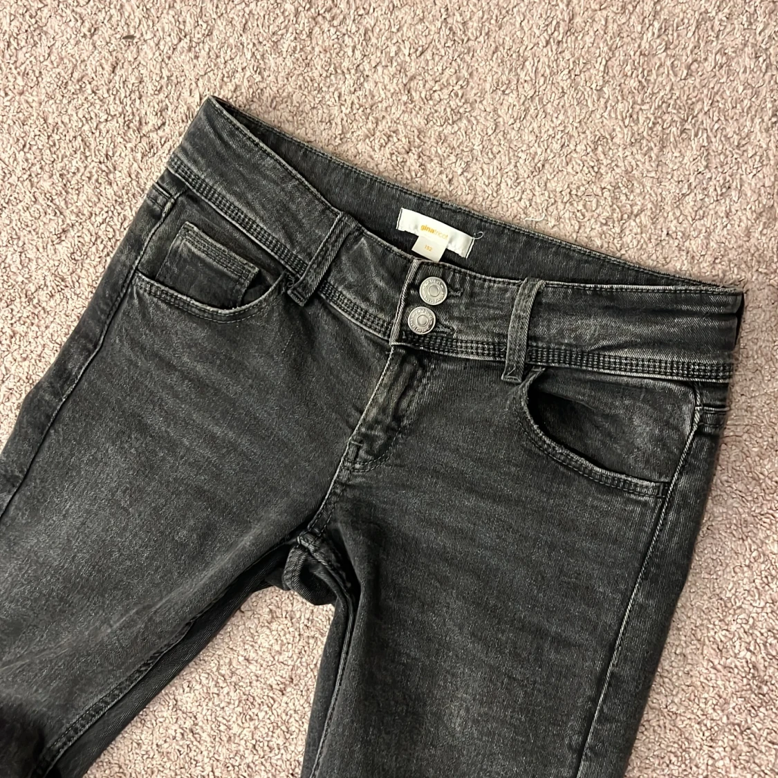 Lågmidjade grå byxor  - 1