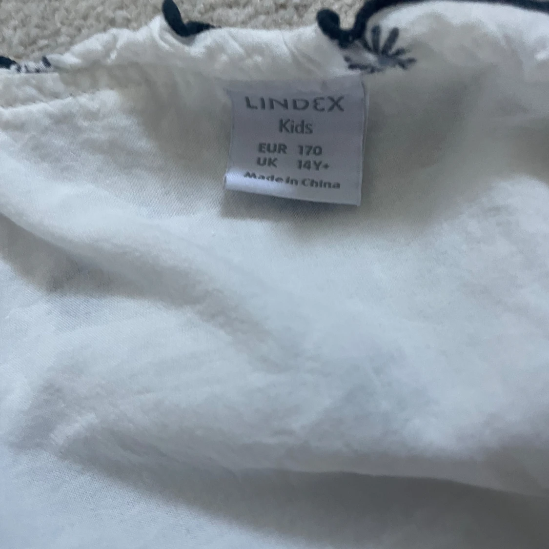 Vit blommig blus från Lindex - 2