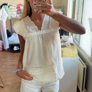 Så fin blus - Säljer denna Såå fina blus perfekt nu till sommaren skriv om det är något ni undrar😇😇🥰☀️