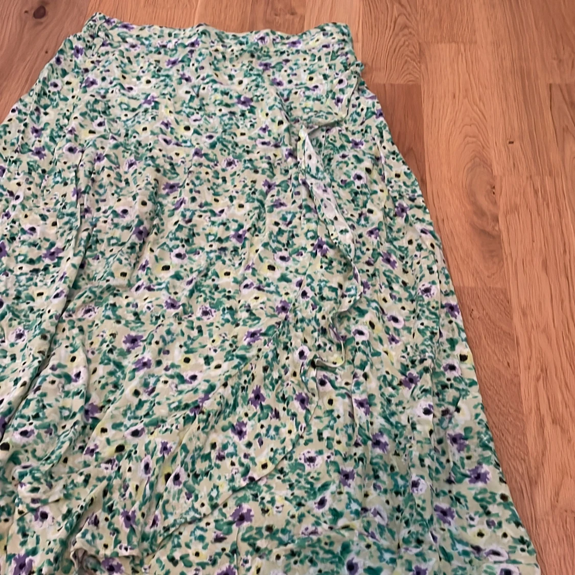 Blommig långkjol från Lindex - 2