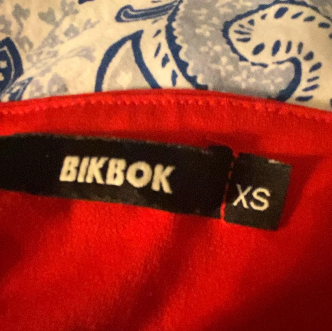 Röd bodysuit från BikBok XS - 1
