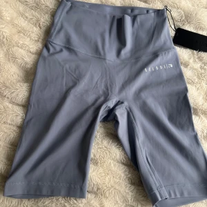 Träningsshorts - Helt nya med prislapp kvar. Nypris 549 kr.