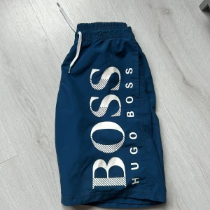 Hugo boss badbyxor - Oanvända snygga Hugo boss badbyxor