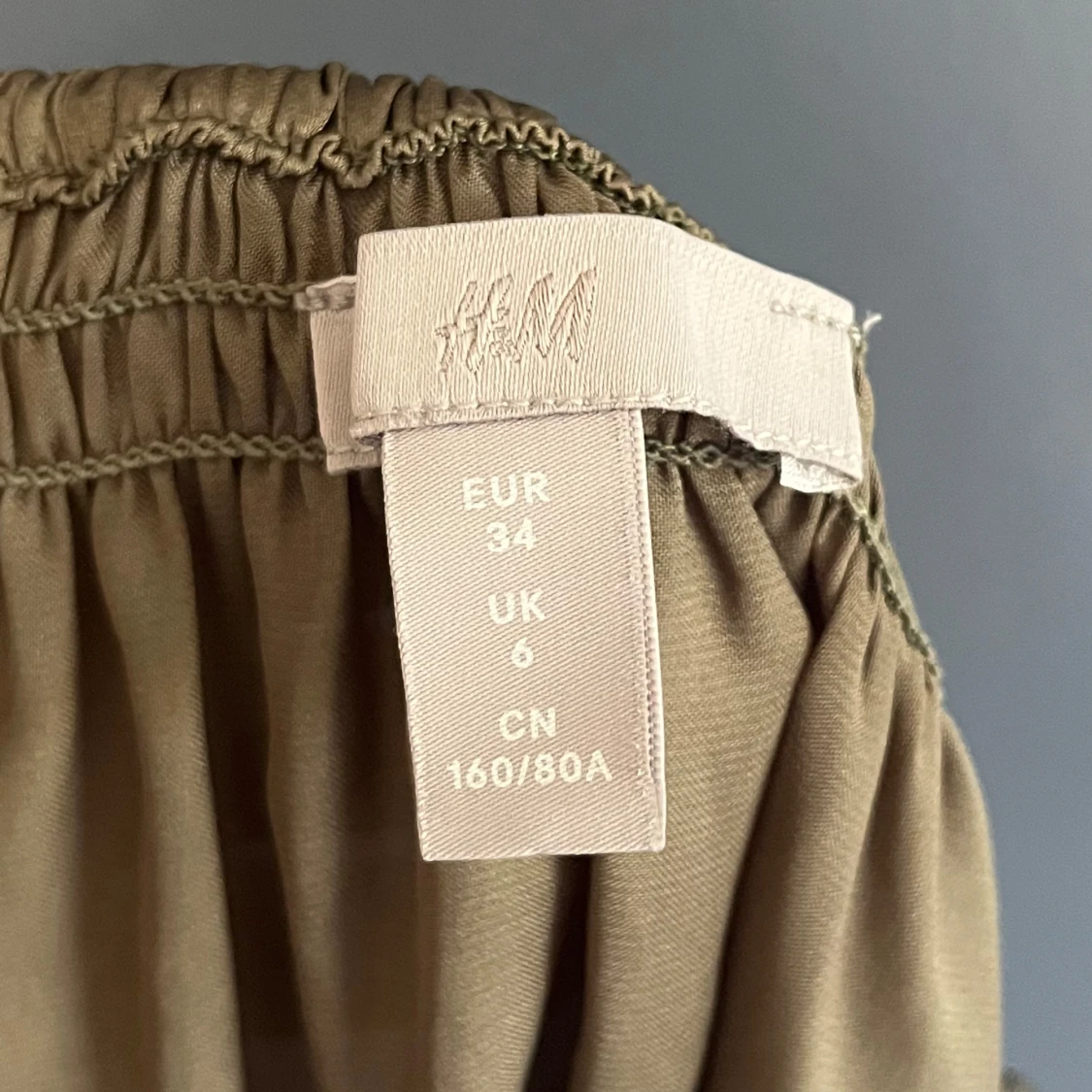 Khakigrön linnetopp från H&M - 2