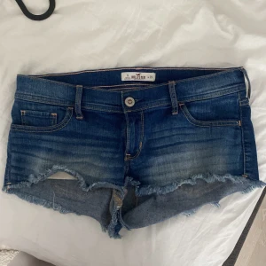 Hollister shorts - Snygga hollister shorts! Storlek 29/M! Lågmidjade! Priset kan diskuteras!💞