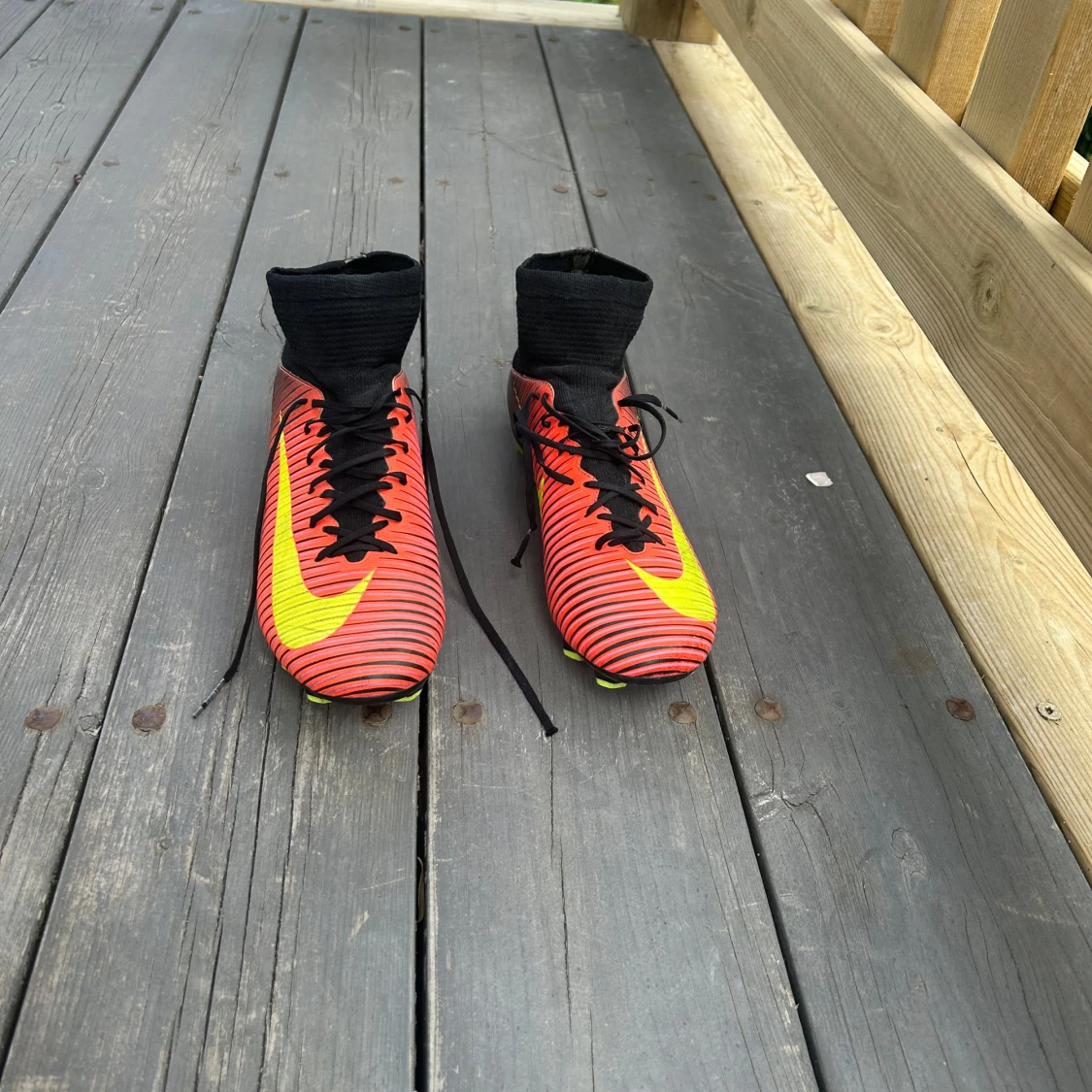 Nike Mercurial fotbollsskor röd/svart