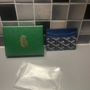Blå korthållare  - Helt ny, låda ingår 