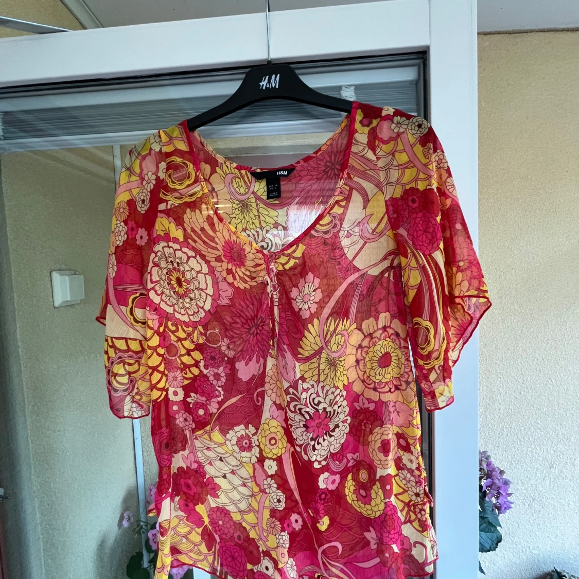 Blommig blus från H&M i mesh