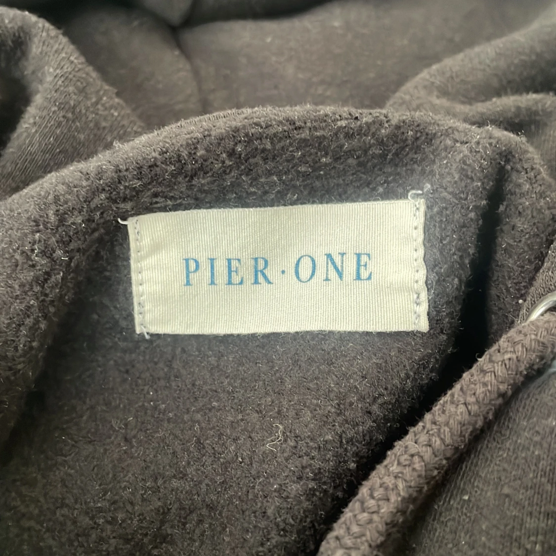 Svart hoodie från Pier One - 1