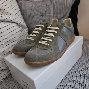 Maison Margiela gats - Hej hej säljer ett par feta ljus gröna GATS • storlek 43 • Skick  9/10 •box och dustbag ingår • Skriv vid frågor • priset är diskuterbart😊