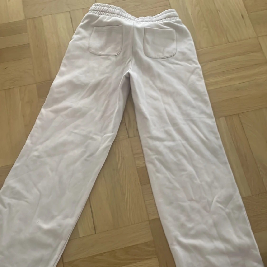 Vita mjukisbyxor från 157, stl 160 - 2
