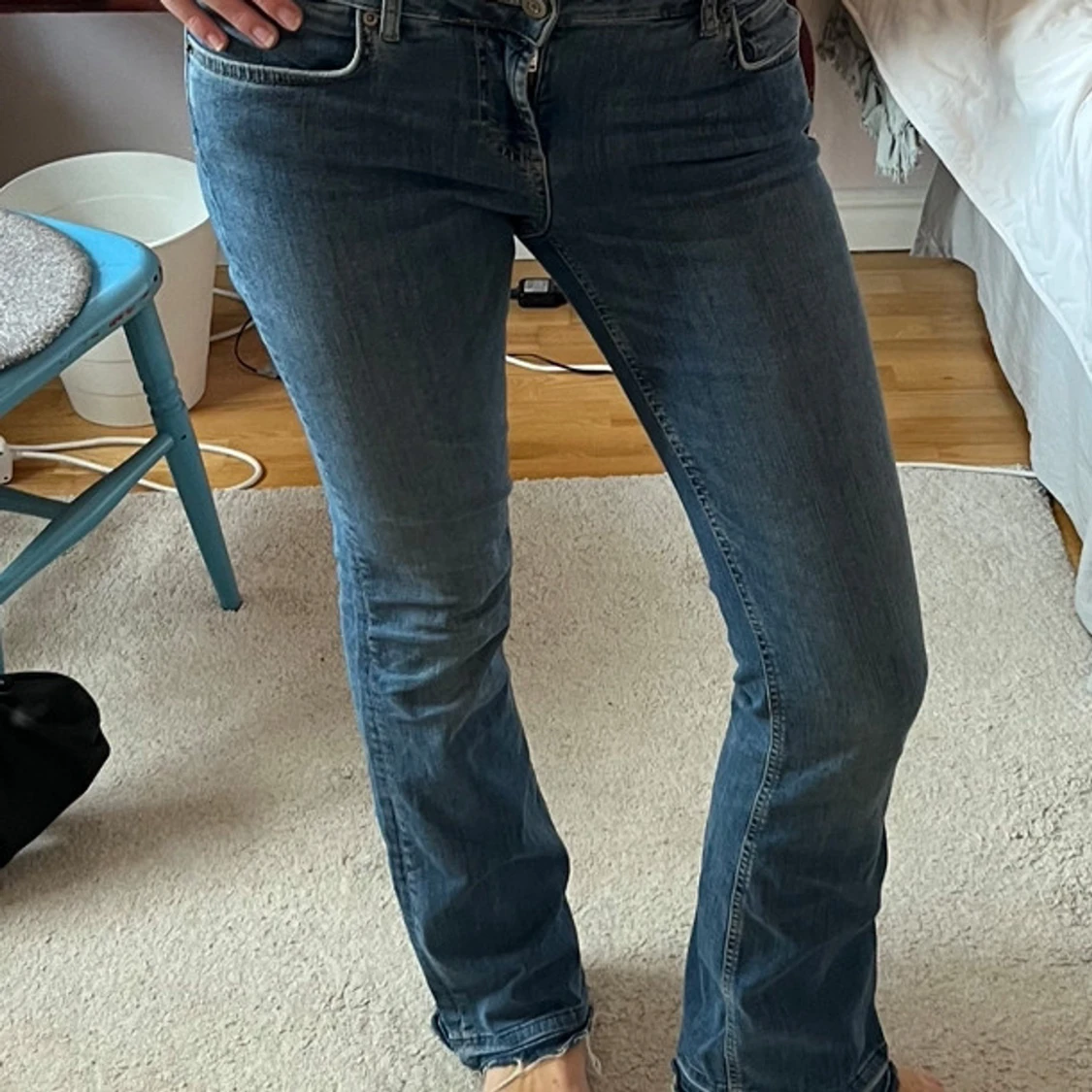 Blå flare jeans  - 2