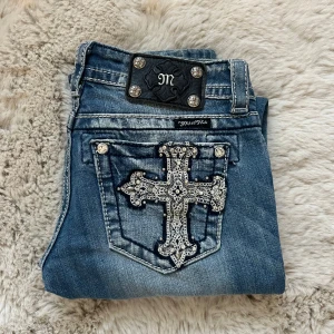 miss me jeans - säljer mina miss me jeans aldrig använda bra skick!! storlek 25 sitter som Xs skriv privat för mått eller frågor!!💕💕