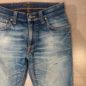 Nudie jeans ”thinn finn” - Tja! Säljer nu dessa sjukt feta nudie jeans i storlek 30/32 som har en extremt fet fade och feta detaljer. Jeansen har en slim passform och ni är välkomna att höra av er vid frågor och funderingar samt för att diskutera priset!:)