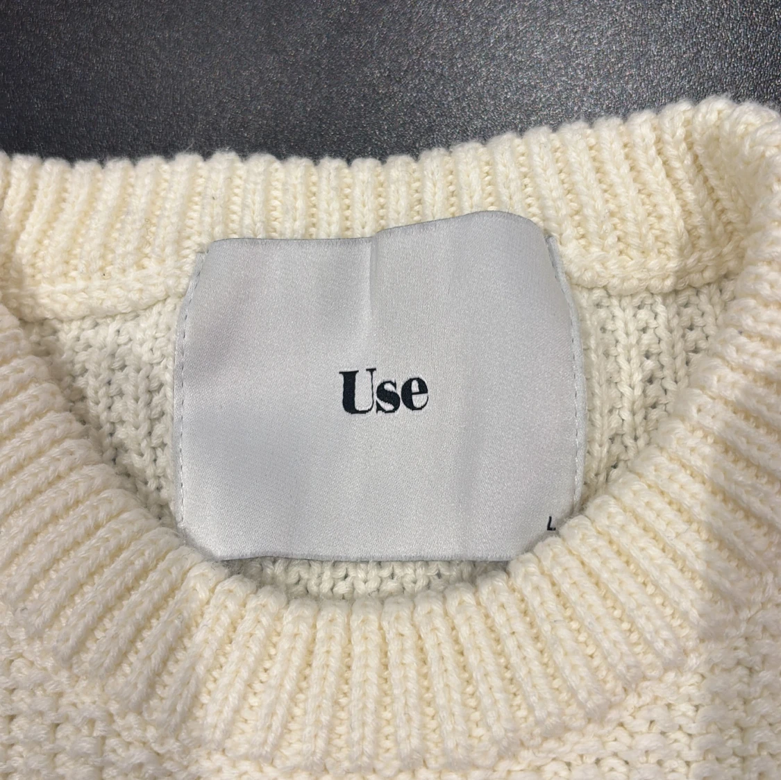 Krämvit stickad tröja från Use - 2