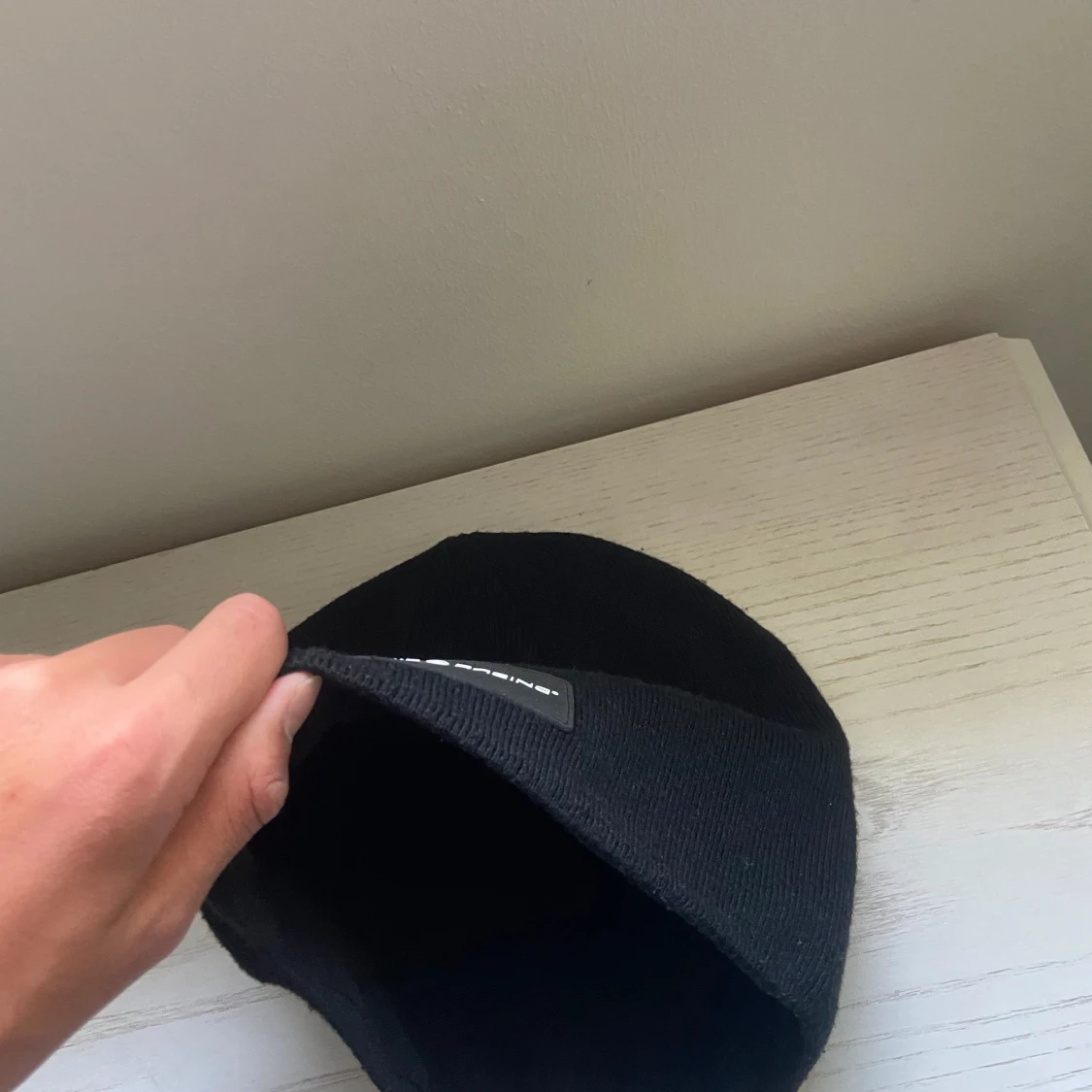 Svart mössa från Sail Racing - 2