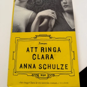 Att ringa Clara - En stark roman om vänskap, närhet och att hitta sig själv. Följ Carolin när hon söker efter sin försvunna vän Clara och samtidigt tvingas konfrontera sitt eget förflutna. Perfekt för dig som gillar berättelser om relationer och livets stora frågor.