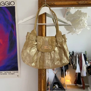 Vintage väska äkta läder skinn  - Har jättesmå tecken på användning som kan skickas vid intresse på DM pga får inte plats i annonsen 🤍