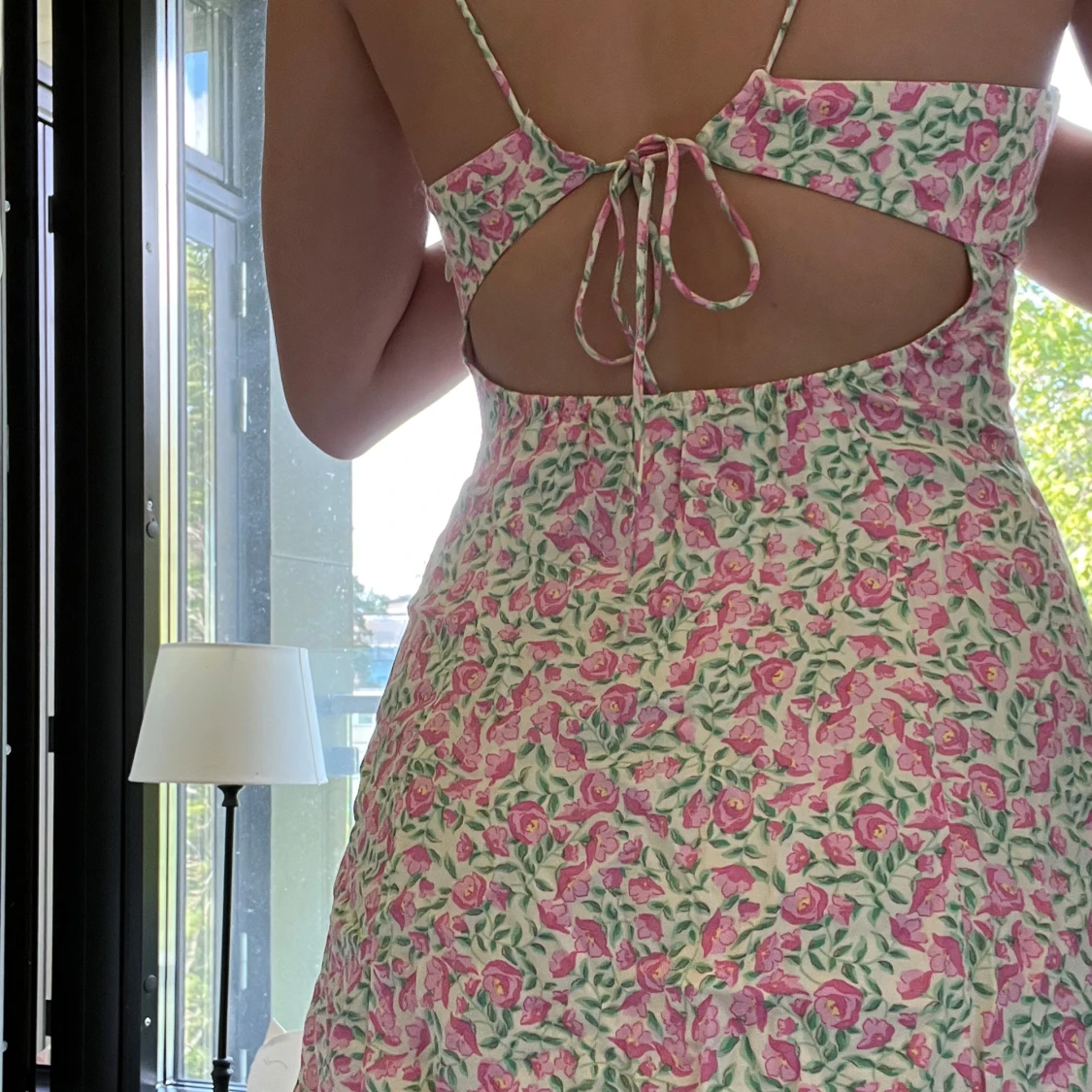 Blommig kort klänning från Zara